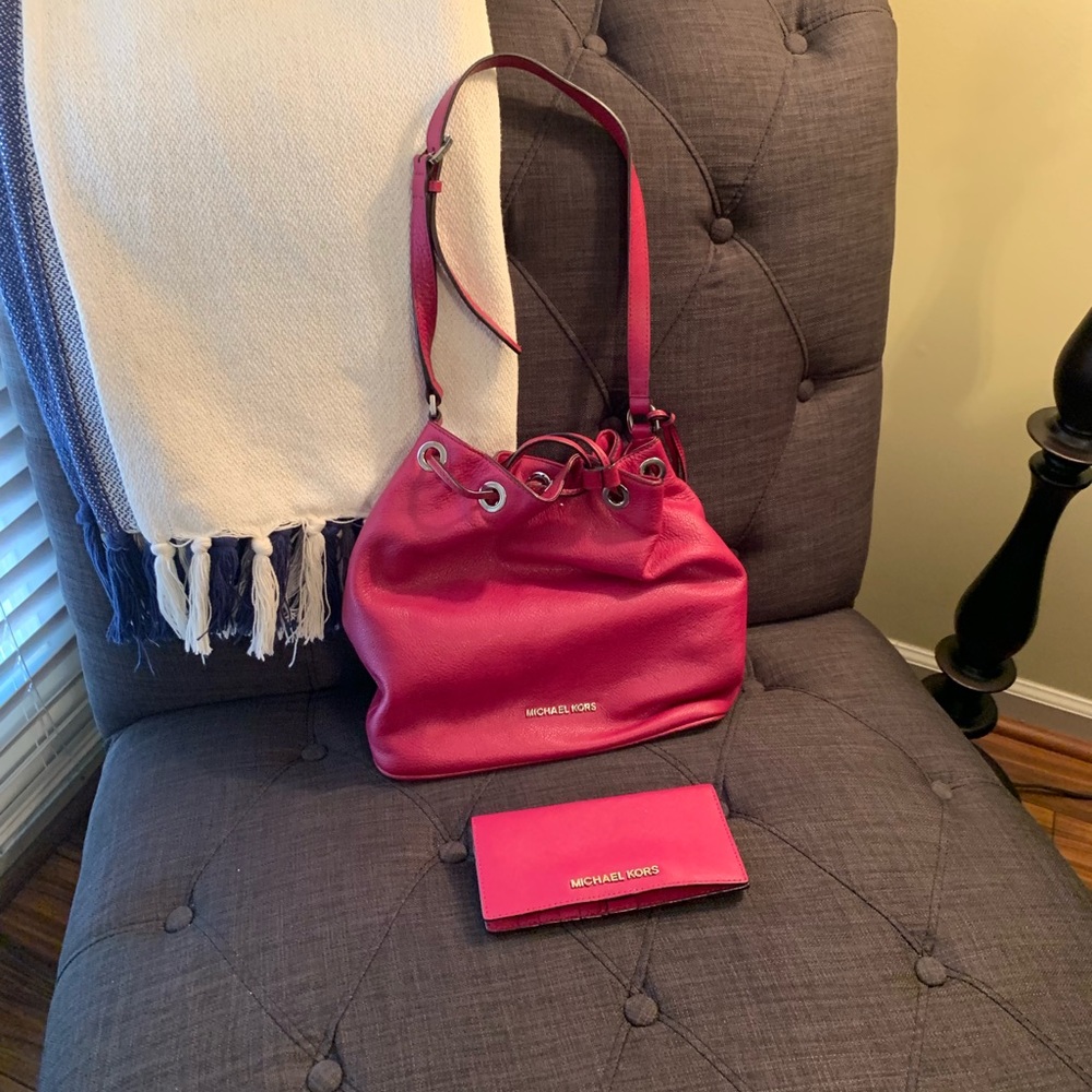 MK fuchsia bag/matching wallet.
